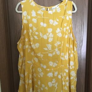 Sleeveless yellow top